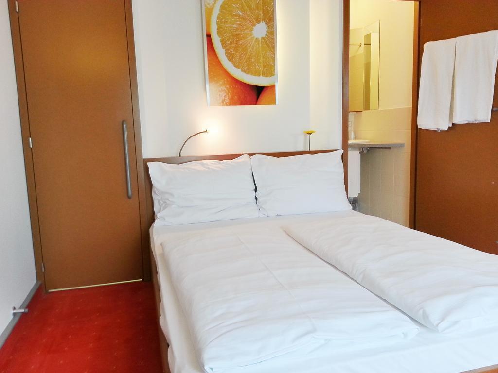 Orange Wings Krems Hotel Ruang foto