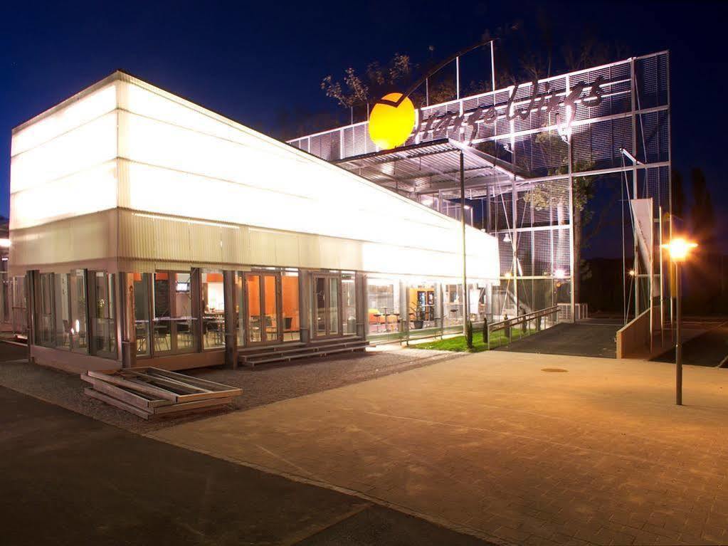 Orange Wings Krems Hotel Bagian luar foto