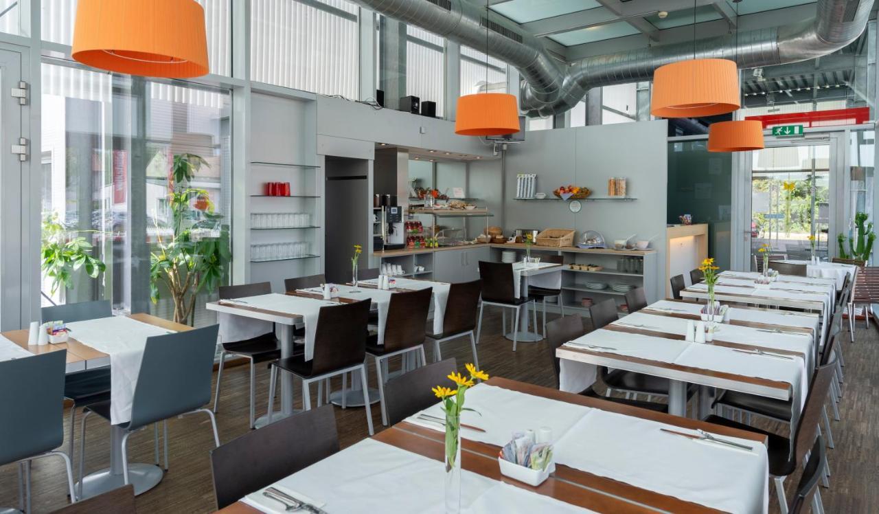 Orange Wings Krems Hotel Bagian luar foto